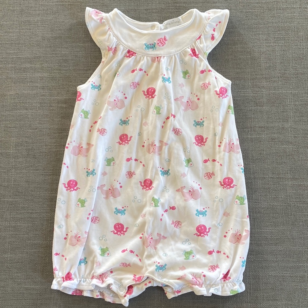 Little Girls Kissy Kissy SeaLife Bubble